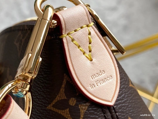 WIS LOUIS PM VUITTON BOÉTIE 0720